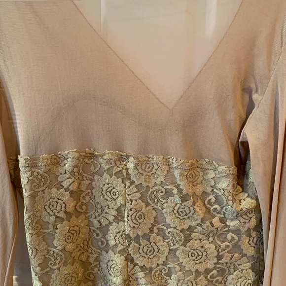 Never worn tan v neck top - Picture 4 of 5